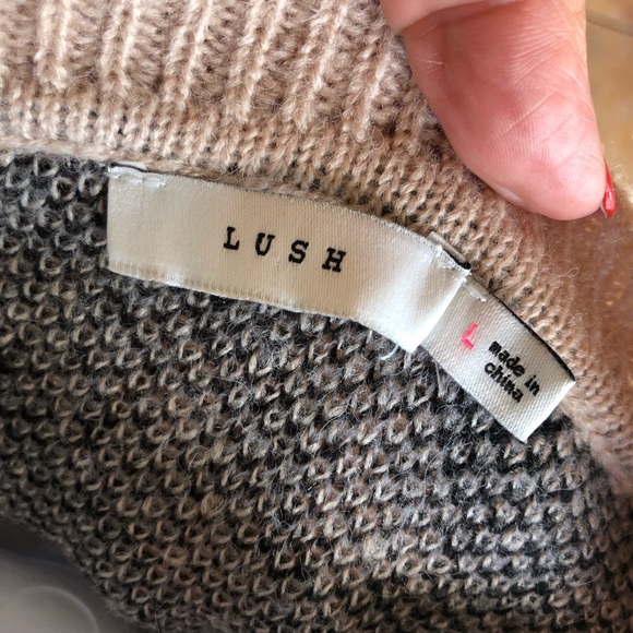 Lush taupe leopard sweater size large - Picture 3 of 5